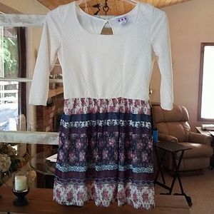 Cute 3/4 sleeve dress